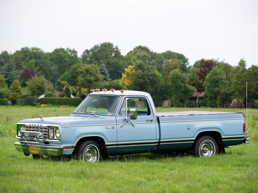  Dodge D150 Adventurer SE 1977 года  (фото 12 из 16)